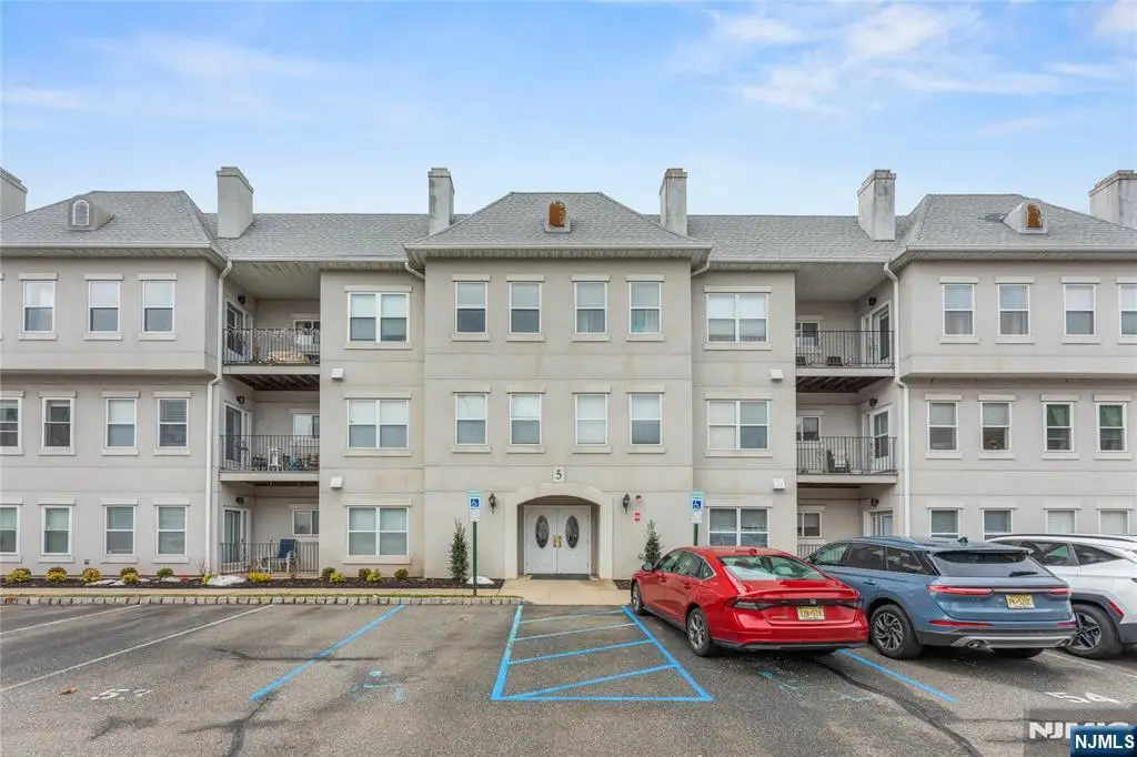 511 Brittany Drive, Wayne, NJ 07470 - Image #1