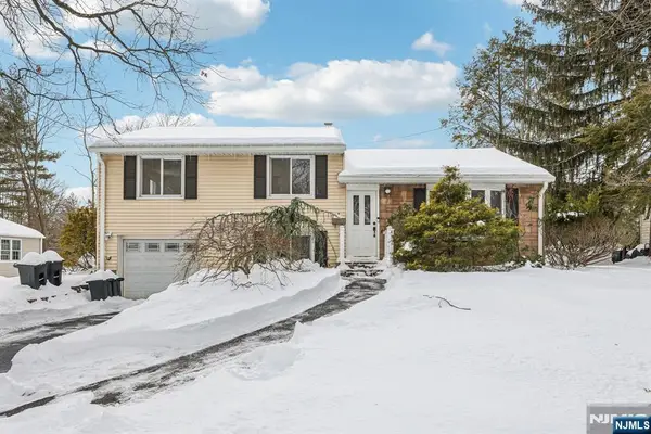 4 Lockwood Lane, Closter, NJ 07624