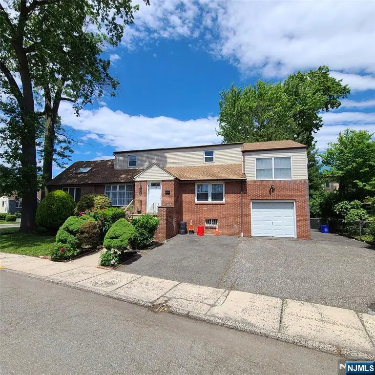 792 Kingsland Avenue, Ridgefield, NJ 07657 - Image #1