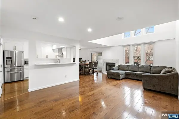 714 Mainsail Lane, Secaucus, NJ 07094