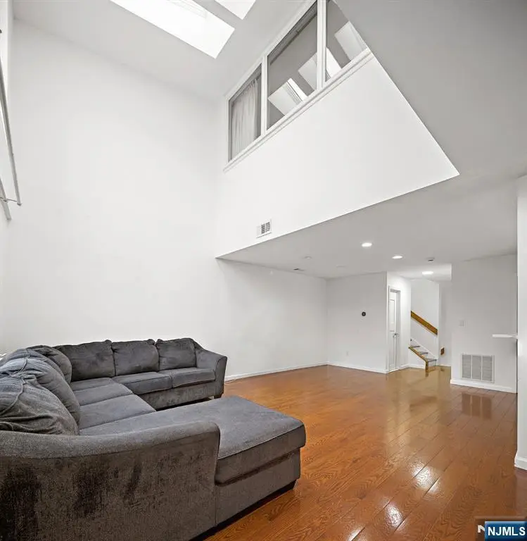 714 Mainsail Lane, Secaucus, NJ 07094 - Image #3