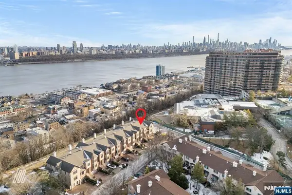 29 Victoria Place, Fort Lee, NJ 07024