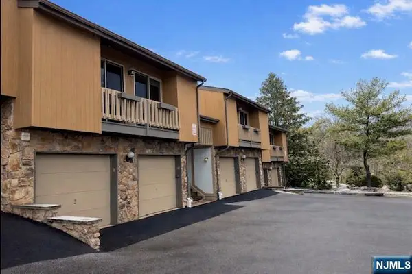10 Larkin Circle 2110, West Orange, NJ 07052