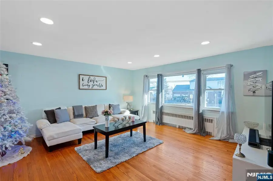 36 Vivyen Street, Bergenfield, NJ 07621 - Image #3