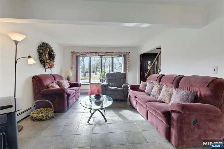 4 Highfield Court, Wayne, NJ 07470 - #3