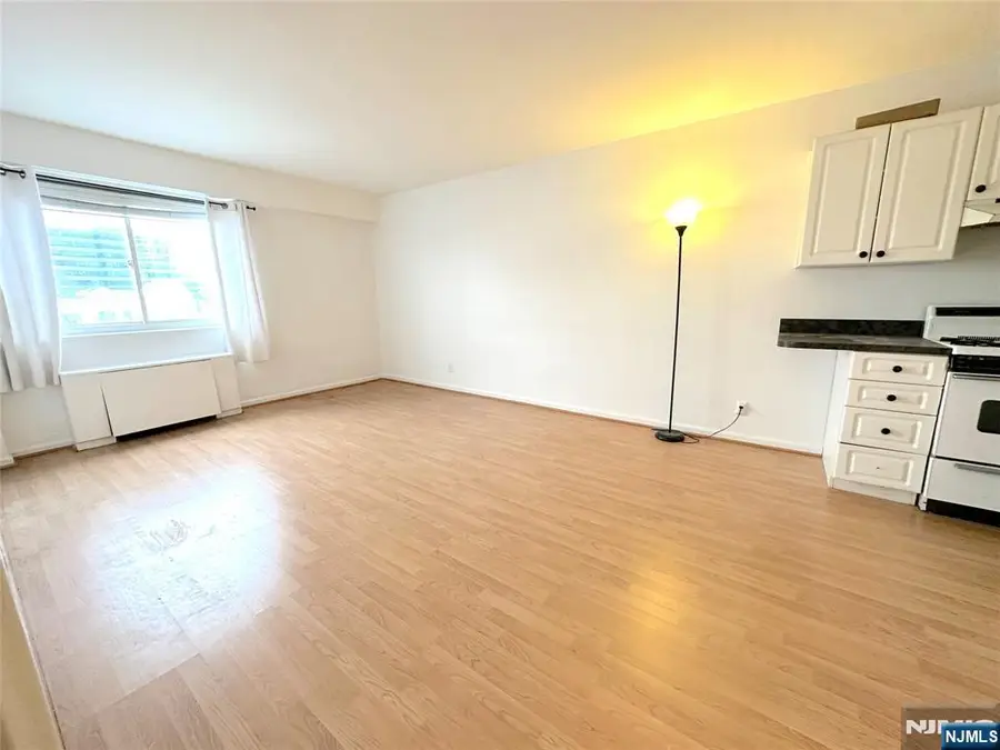 2185 Lemoine 5B, Fort Lee, NJ 07024 - Image #2