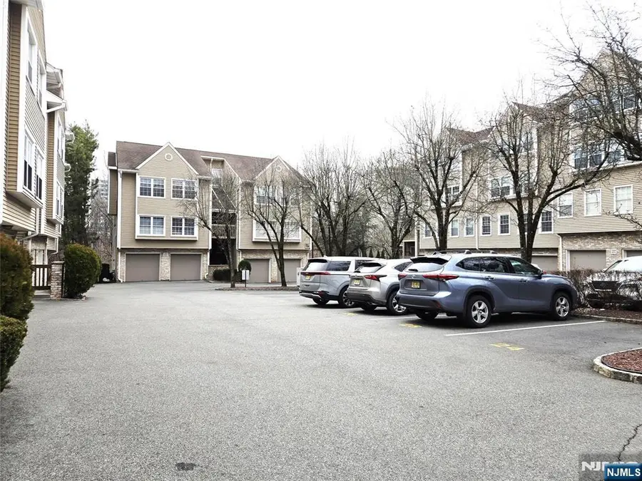 566 Windsor Drive 606, Palisades Park, NJ 07650 - Image #2