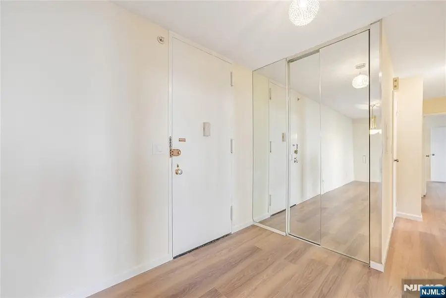 200 Winston 1001, Cliffside Park, NJ 07010 - Image #2