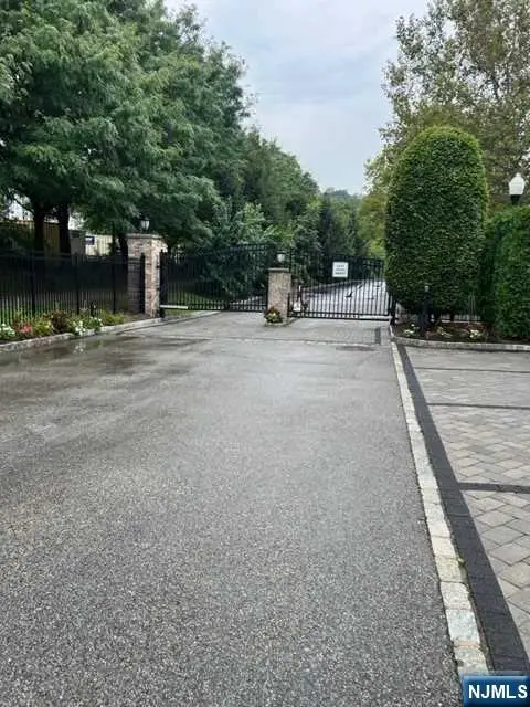 14 Marquis Court 14, Edgewater, NJ 07020 - Image #3