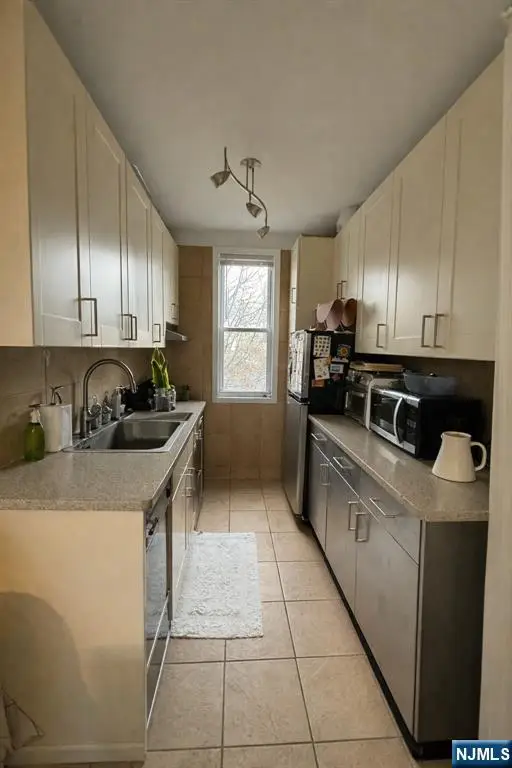 234 6th Street 10, Jersey City, NJ 07302 - #2