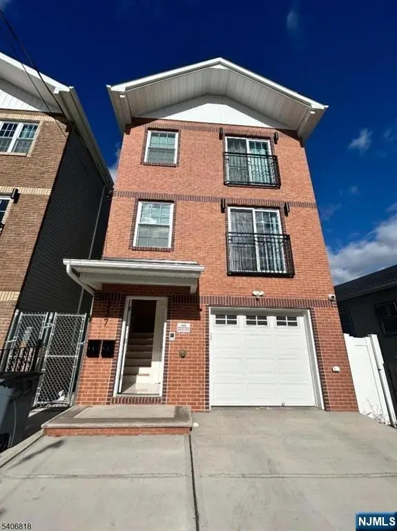 337 13th Avenue, Newark, NJ 07103