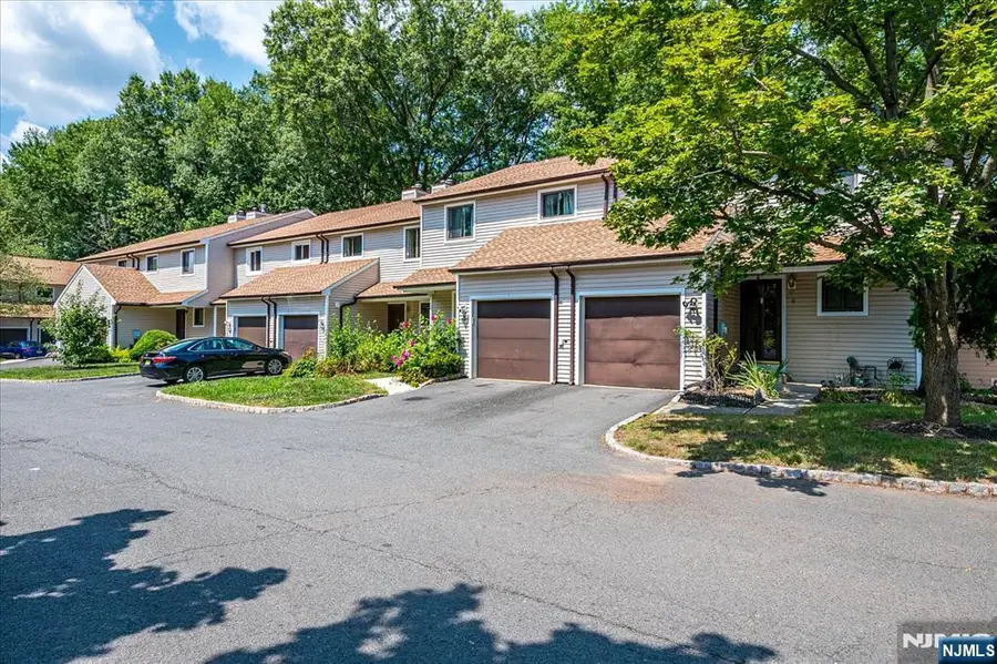 6 Tulip Court, Edison, NJ 08820 - Image #2
