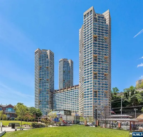 7002 Boulevard East 3F, Guttenberg, NJ 07093