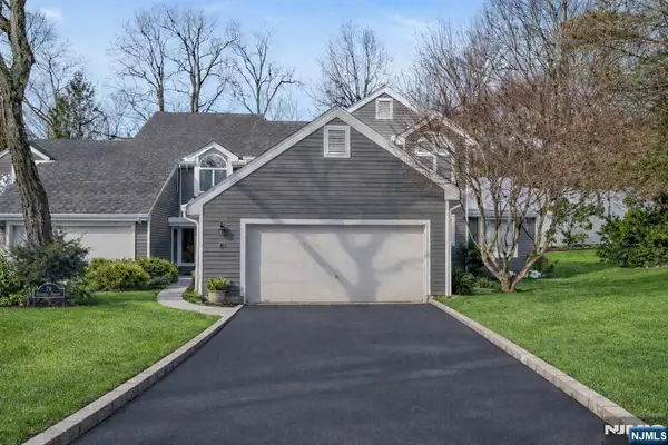 19 Crescent Hollow Court, Ramsey, NJ 07446