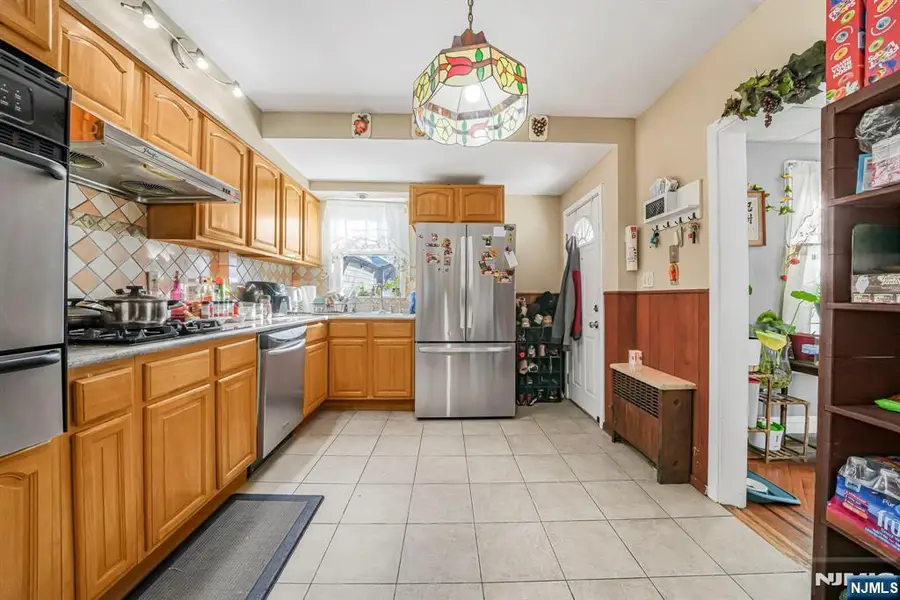 33 Beaumont Place, Newark, NJ 07104 - Image #3