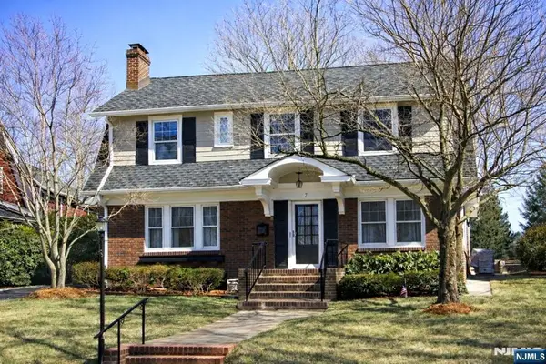 7 Wayland Drive, Verona, NJ 07044