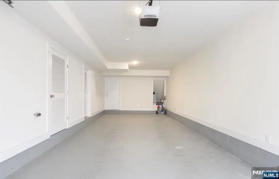 319 Renner Avenue, Newark, NJ 07112 - Image #3