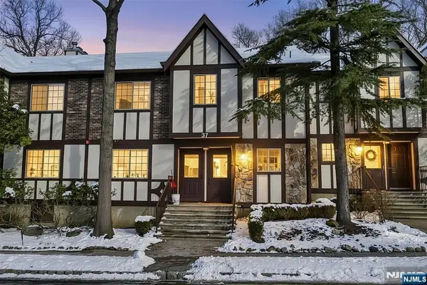 3707 Mark Twain Way, Mahwah, NJ 07430