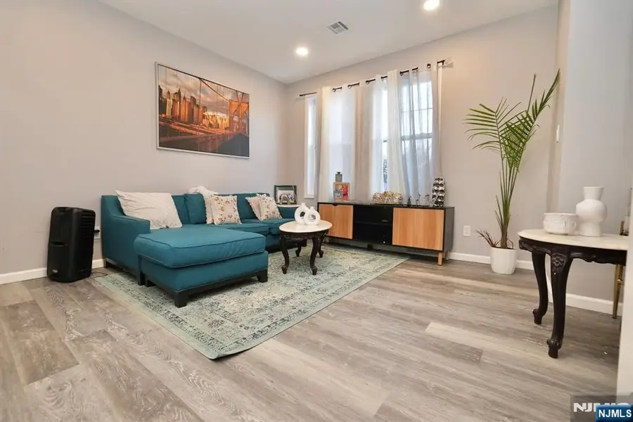 172-176 Delavan Avenue, Newark, NJ 07104 - Image #2