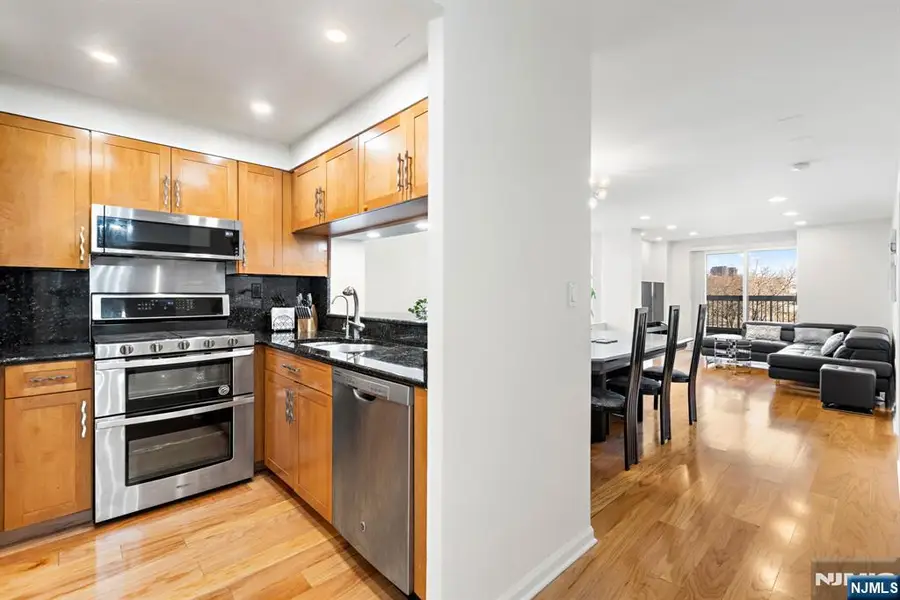 316 Nelson Court, Edgewater, NJ 07020 - #3