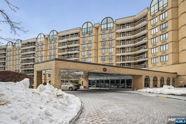 10 Smith Manor Boulevard 107, West Orange, NJ 07052