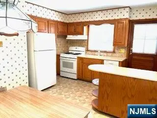 734 Louise Court, Lyndhurst, NJ 07071 - #3