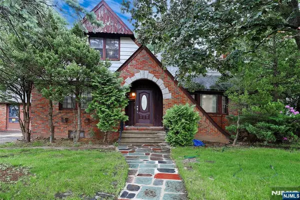 4-21 Saddle River, Fair Lawn, NJ 07410