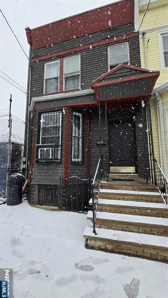 32 Emmet Street, Newark, NJ 07114