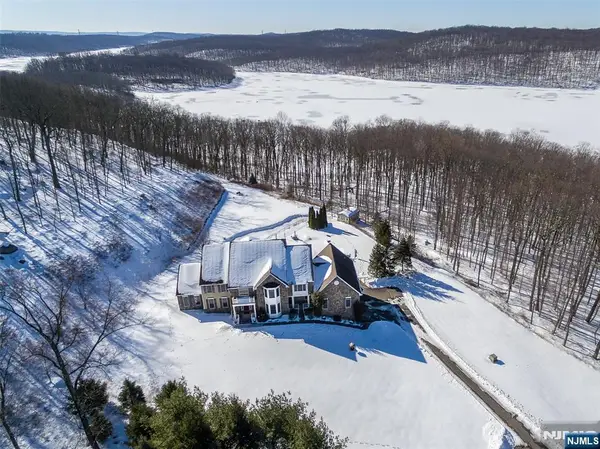 9 Andrew Lane, Kinnelon Borough, NJ 07405