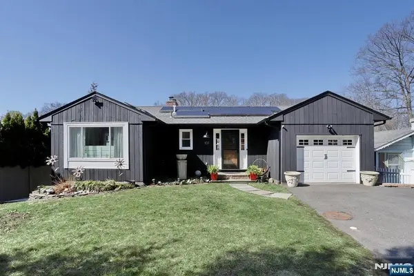 131 Lakeside Boulevard, Oakland, NJ 07436