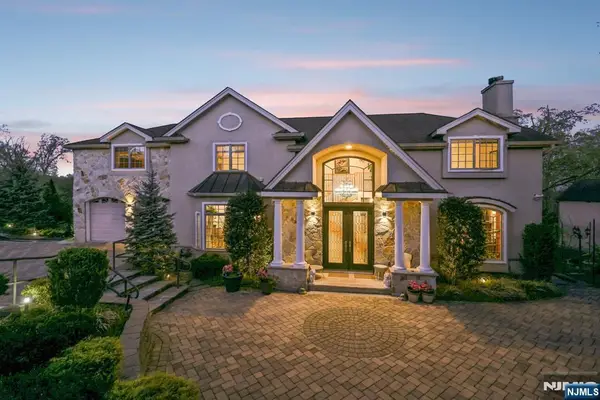 22 Anton Court, Woodcliff Lake, NJ 07677