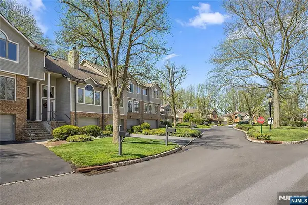 5 Lakeview Drive, Old Tappan, NJ 07675