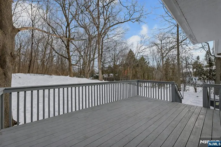 8 Iroquois Avenue, Oakland, NJ 07436 - #3