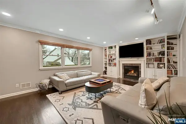 288 Schley Place, Teaneck, NJ 07666