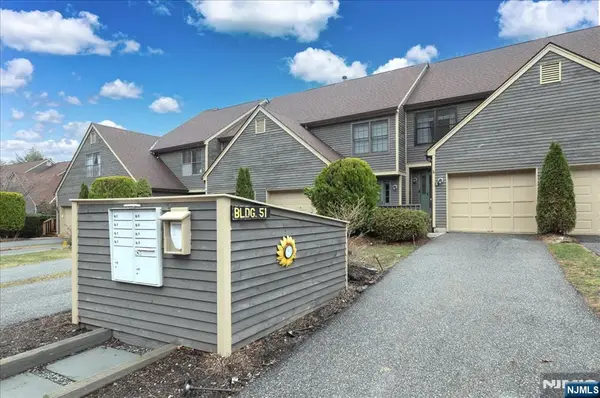 51 Beacon Hill Road E, West Milford, NJ 07480