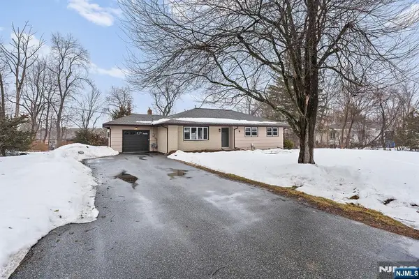 9 Adelaide Terrace, West Milford, NJ 07480