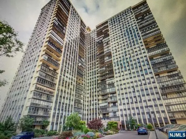 300 Winston Drive 207, Cliffside Park, NJ 07010