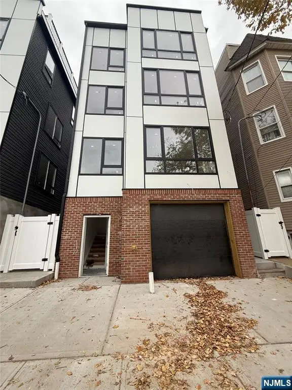 37 7th Street, Newark, NJ 07107