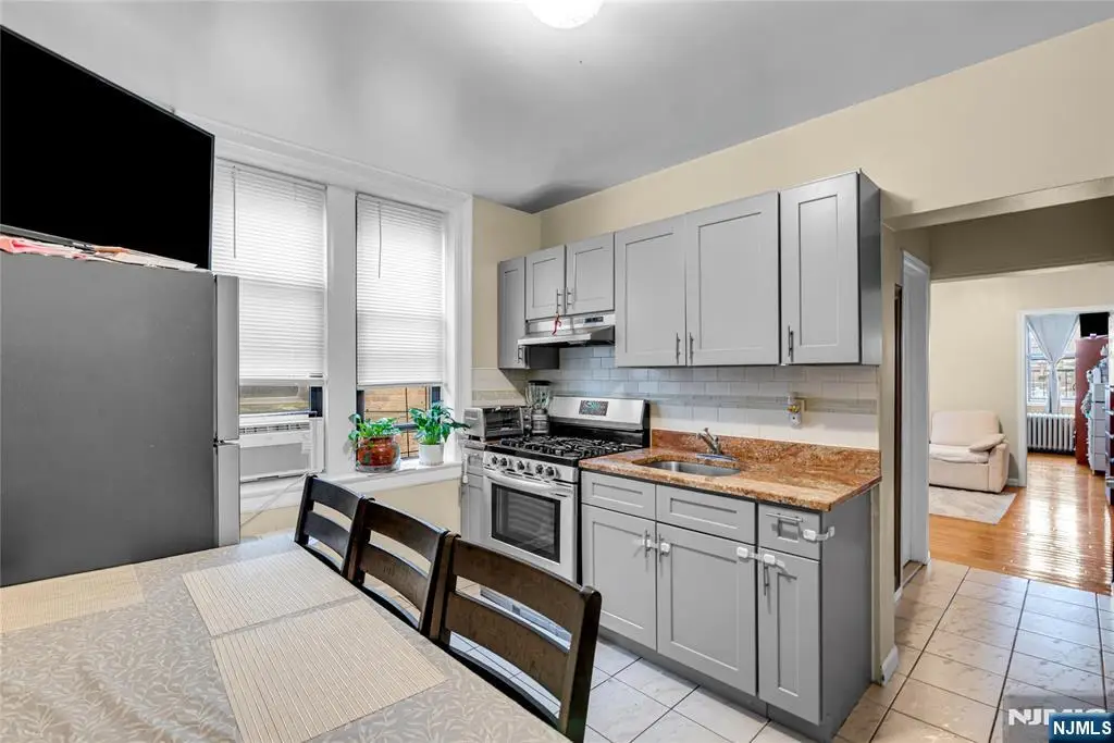 527 34th Street D2, Union City, NJ 07087 - #1