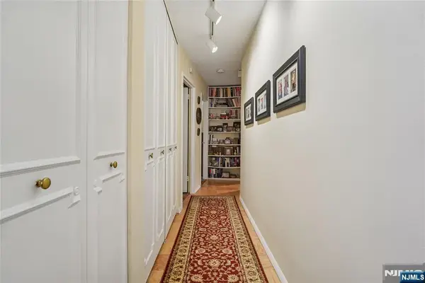 555 North Avenue 17-U, Fort Lee, NJ 07024