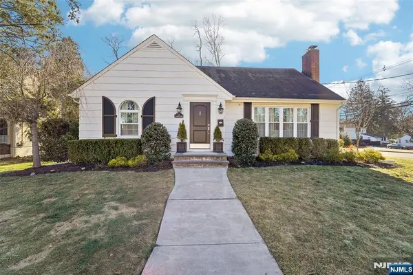 118 Lakewood Avenue, Ho-Ho-Kus, NJ 07423