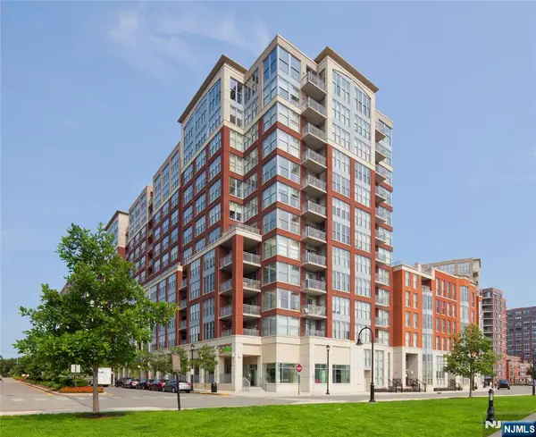 1125 Maxwell Lane 402, Hoboken, NJ 07030