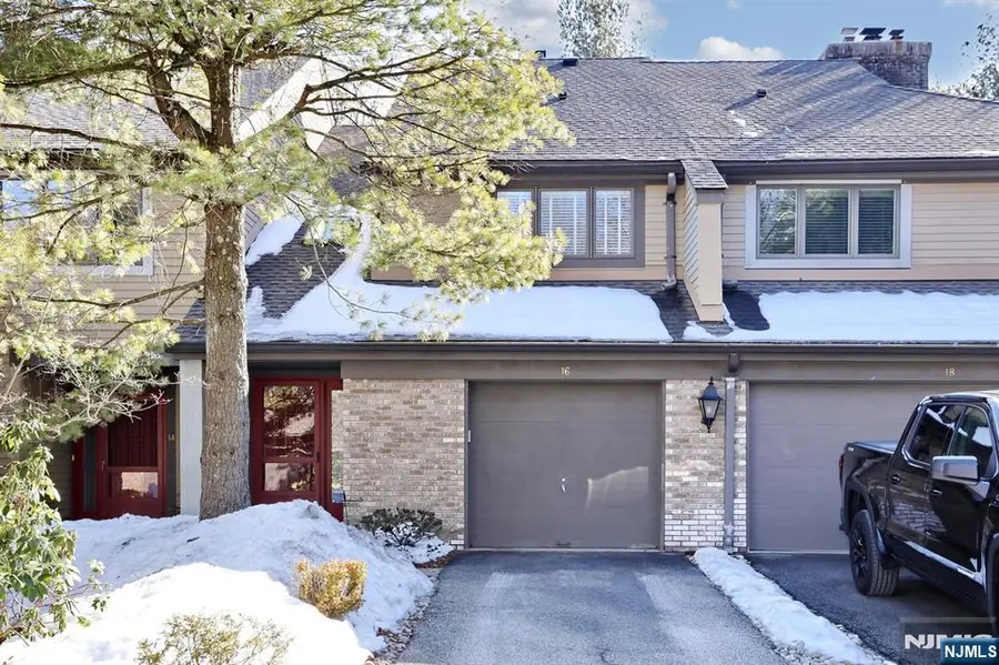 16 Sandburg Court, Mahwah, NJ 07430 - #2