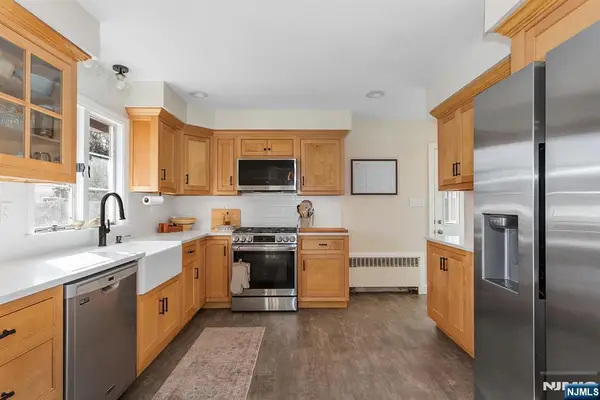 125 Meadowbrook Avenue, Wanaque, NJ 07465