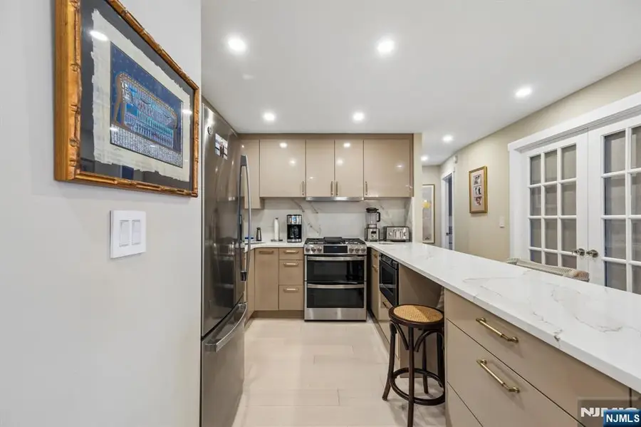 555 North Avenue 16-N, Fort Lee, NJ 07024 - #3