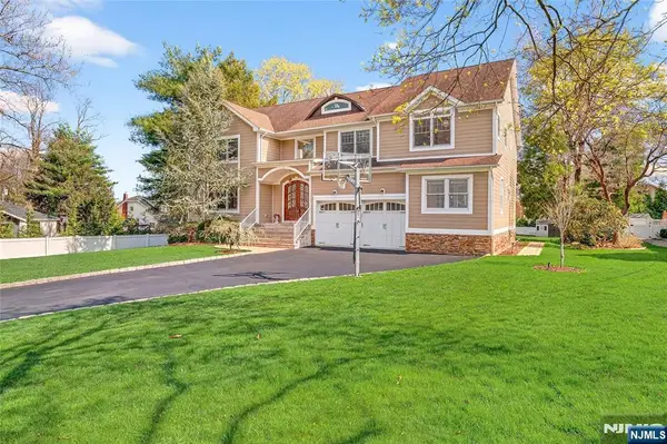 125 E Gramercy Place, Glen Rock, NJ 07452