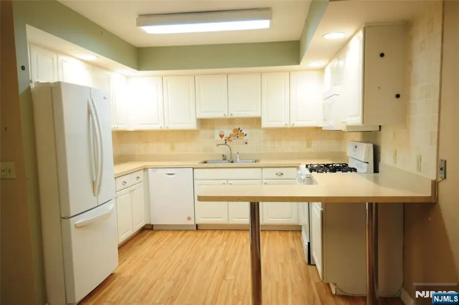 401 Dercole Court 332, Norwood, NJ 07648 - #3