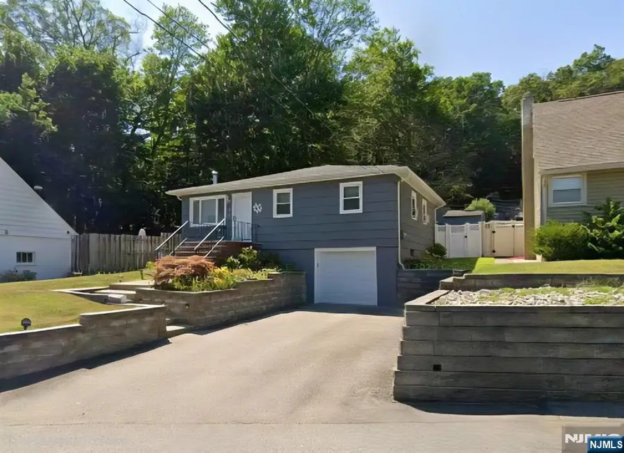 10 Sunrise Avenue, Bloomingdale, NJ 07403 - #2