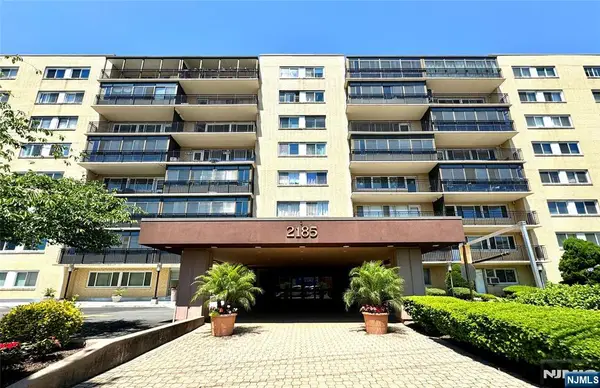 2185 Lemoine Avenue 4M, Fort Lee, NJ 07024