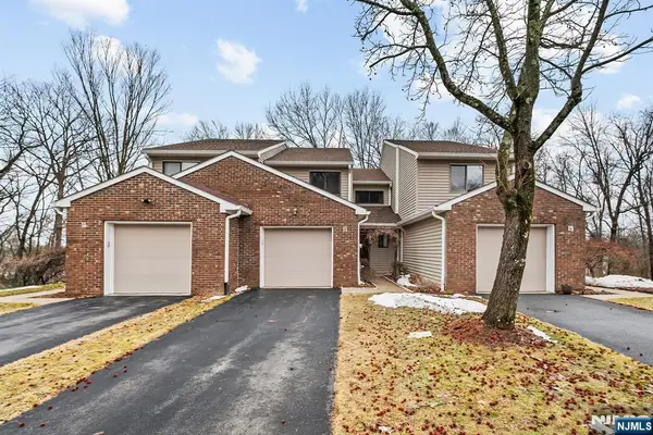 15 Littlewood Court, Wayne, NJ 07470